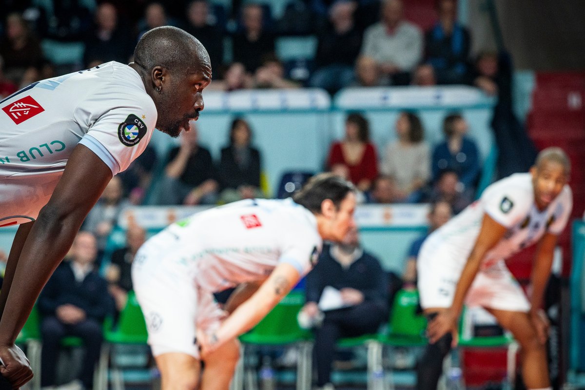 Hier, le TVB s'est incliné face à St Nazaire par 3 sets à 1 lors du match aller de la finale du championnat de France 😢 Dernière chance pour nos joueurs lors du match retour dimanche à la salle Grenon 🔥