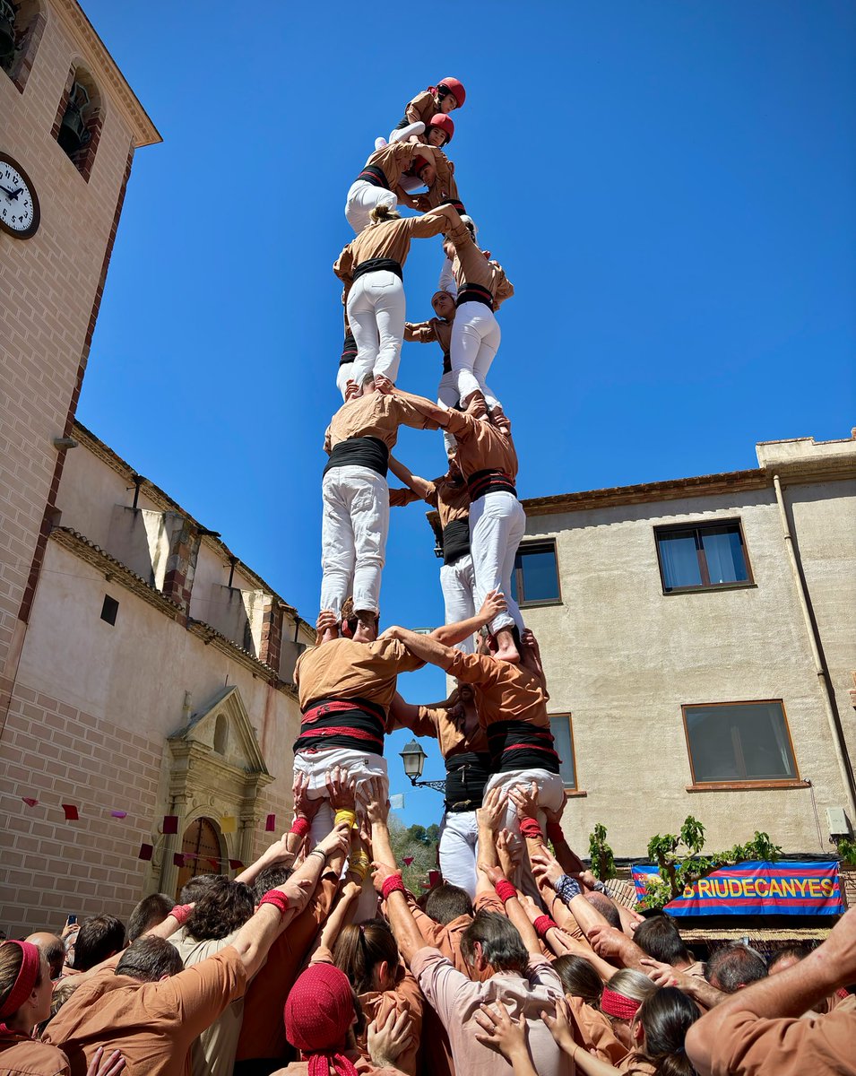 EdgarFdz's tweet photo. No sempre i no tothom pot compartir castell, pis i braç amb un germà… i aquest any ja en van dos de seguits!

Som-hi @unaider13, som-hi @xiquets (i gràcies!) 🤎🌰 https://t.co/gQ7kZjudGH