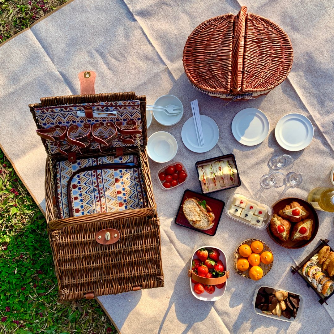 Come to the New Canaan Museum & Historical Society’s lawn for an afternoon of family fun! Buy tickets today: nchistory.org/teddy-bear-pic….

#livenewcanaan #newcanaan #newcanaanct #lovewhereyoulive #fairfieldcounty