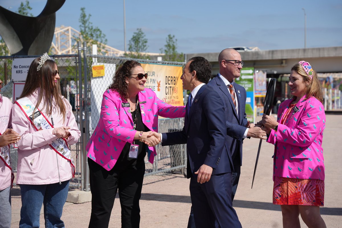 I had the best time celebrating the return of @KyDerbyFestival’s Fest-A-Ville at the Waterfront today! This is the 18th year for this family-friendly experience and we are so grateful to sponsors like @kroger for making it all possible. Don't miss it, Louisville!