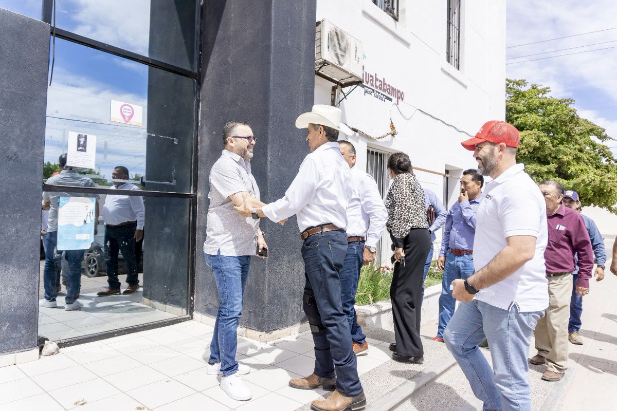 Visitamos las oficinas de seguridad pública del municipio, donde nos recibió el Comisario de Seguridad Pública y el cuerpo policiaco del municipio, con el cual reiteramos nuestro compromiso para quienes ven por la integridad de los Huatabampenses. #SabemosTrabajar