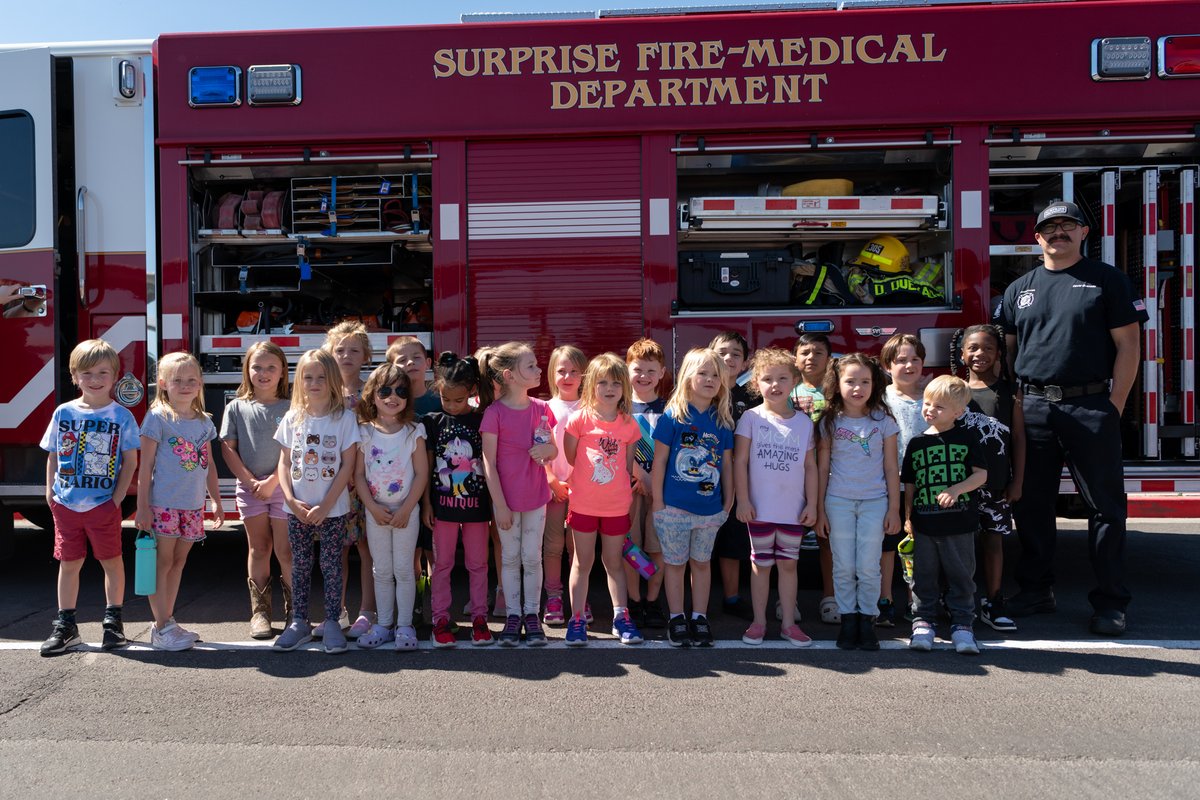 .@CSDESCoyotes Kindergartners and Preschoolers got a special visit from Station 305 this week. Students learned about fire safety and got to tour a real firetruck! Thank you Surprise Fire Department!