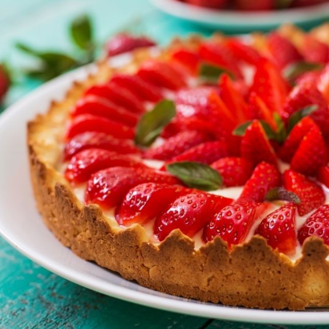 We are starting to head towards the warmer weather, and being abroad is making me all excited for strawberry season! What is your favourite way to enjoy strawberries? This is my Strawberry Tart - you can find the full recipe here: kitchenswithrosemaryshrager.com/the-perfect-st… #StrawberrySeason