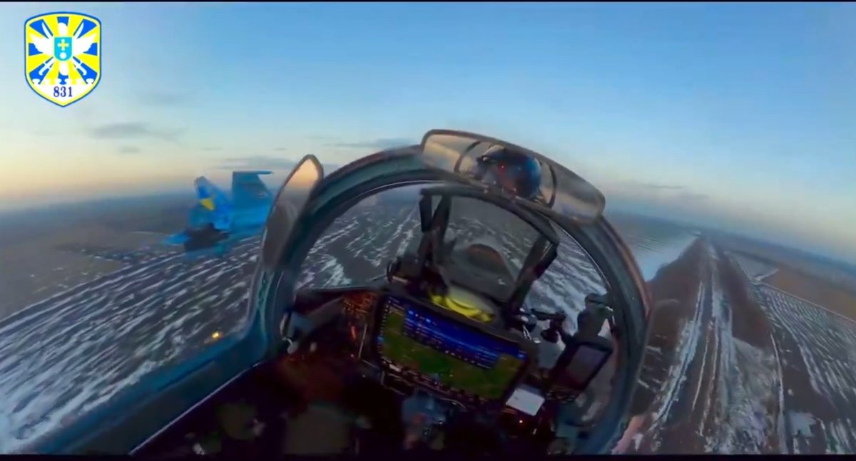 Ukraynalılar Su-27'yi tablet vasıtasıyla glass cockpit yapmışlar. Rus klasiği el GPS'i de gözüküyor. Savaş bitince detaylarını öğreniriz umarım.
