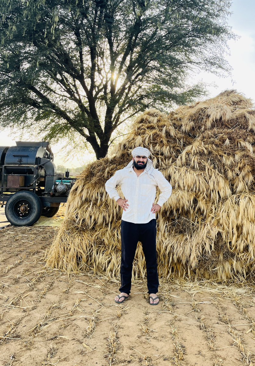 doodwalrohitash's tweet photo. #Threshing of #wheat was done at our native #farm on April 24, 2024. 

Location:- Dhodsar , Chomu 🌾

 #viralvideo #wheat #agriculture 
#agronomy #cropscience https://t.co/Xd3yxr7swA
