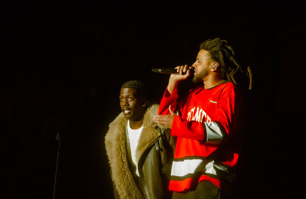 Just like a travel pillow , we at your neck for the way you slept🥶
@lilyachty x @JColeNC at @dreamvillefest 
📷 IG @coreybphotography 
#dreamvillefest