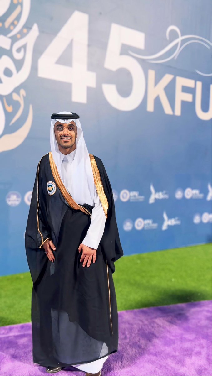 moe_alhajji's tweet photo. الحَمدللهِ حمدًا كثيرًا مباركًا يليقُ بجلالِ وجهِهِ الكَريم 🙌
تخرّجت بفضل الله من قسم الاتصال والاعلام @KFU_CM بجامعة الملك فيصل @KFUniversity بدرجة البكالوريوس.

فرحة كبيرة وتاريخ محفور في الذاكرة لايُنسى🤍
١٤٤٥/١٠/١٥هـ
24/4/2024

أسألُ الله التوفيق فيما هوَ آت🙏.

#تخرج_جامعة_الملك_فيصل_دفعة45 
#خريجنا_كفو