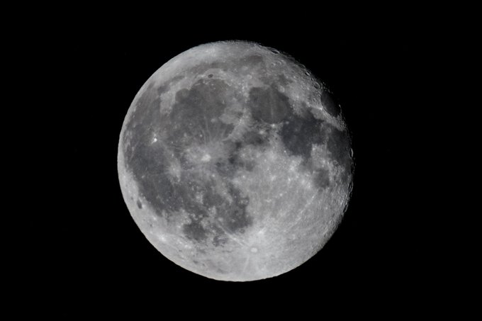 月がキレイに見えるので撮ってみた
レンズは「とりライフ」の高崎くんと同じもの
BORG77EDⅡ×1.4倍テレコンバーター
(トリミング済み) 