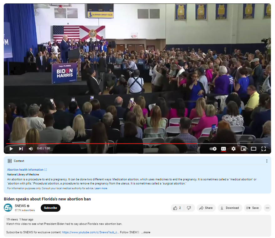 This video went viral with false claims it shows Joe Biden offering a hand shake to a 'ghost' or no one. In reality, he was gesturing to people out of the frame. The crowd wrapped around the stage, and the group to his right included local politicians. factcheck.afp.com/doc.afp.com.34…
