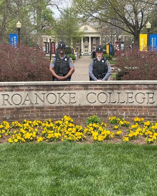 On April 2nd, #VSP Trooper Edwards and Trooper E. Ball visited their alma mater, @RoanokeCollege to set up a recruitment table and chat with a few students passing by. To learn about becoming a VSP Trooper please visit the🔗 below ⬇
vatrooper.com
#vsptrooper