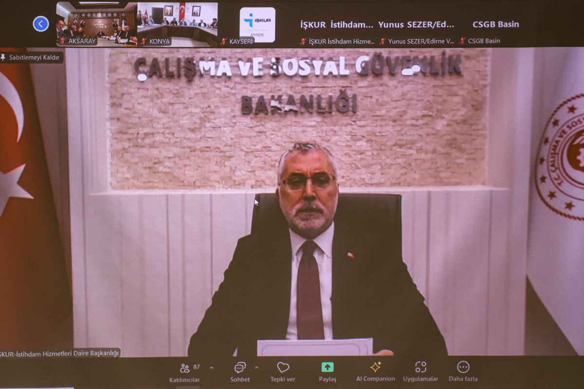 📍Valilik Konuralp Bey Toplantı Salonu Valimiz Sayın @ValiSelcukAslan, ilgili kurum amirlerinizin katılımıyla, Çalışma ve Sosyal Güvenlik Bakanımız Sayın Prof. Dr. Vedat Işıkhan başkanlığı'nda 81 İl Valisi ile Video Konferans Sistemi (VKS) üzerinden gerçekleştirilen '2024 yılı…