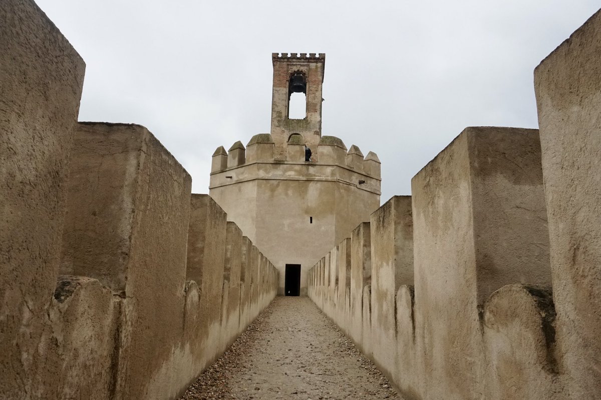 ℹ️ Esta semana inician las obras de los revocos exteriores e interiores de la Torre de Espantaperros, actuando también en sus pavimentos e instalaciones de electricidad y alumbrado. ➡️ El monumento permanecerá cerrado al público los tres meses de duración de la obra.