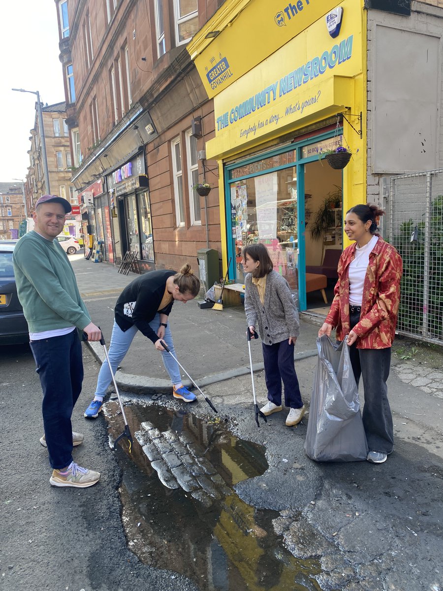 We have been out front of @TheCNewsroom getting in some practice ahead of the Govanhill Spring Clean happening this Saturday. More info and sign up toe be kept informed of future clean ups here: greatergovanhill.com/notices/nz2goq… Please share!
