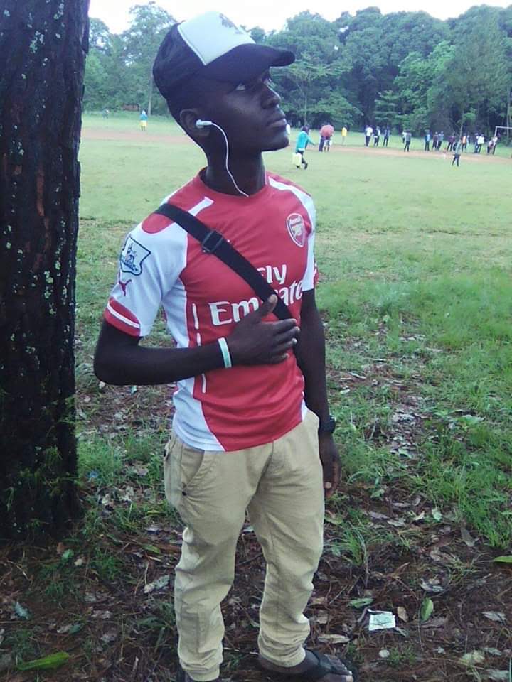 I have suffered with my Arsenal, since 19... daa nyoo . Ka size ko mukalaba 😅😅. #TBT Good evening friends 👐