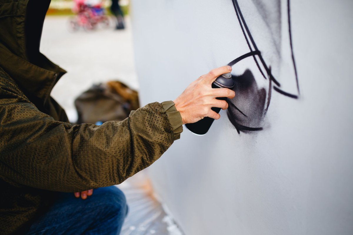 Help keep #Newmarket vandalism free. Graffiti can be prevented if it is reported and removed as soon as possible. Report it by: 📧 Emailing info@newmarket.ca 📱 Use the ‘report a problem’ feature in the Recycle Coach App ☎️ Call us at 905-895-5193 Info: bit.ly/30sr5mu