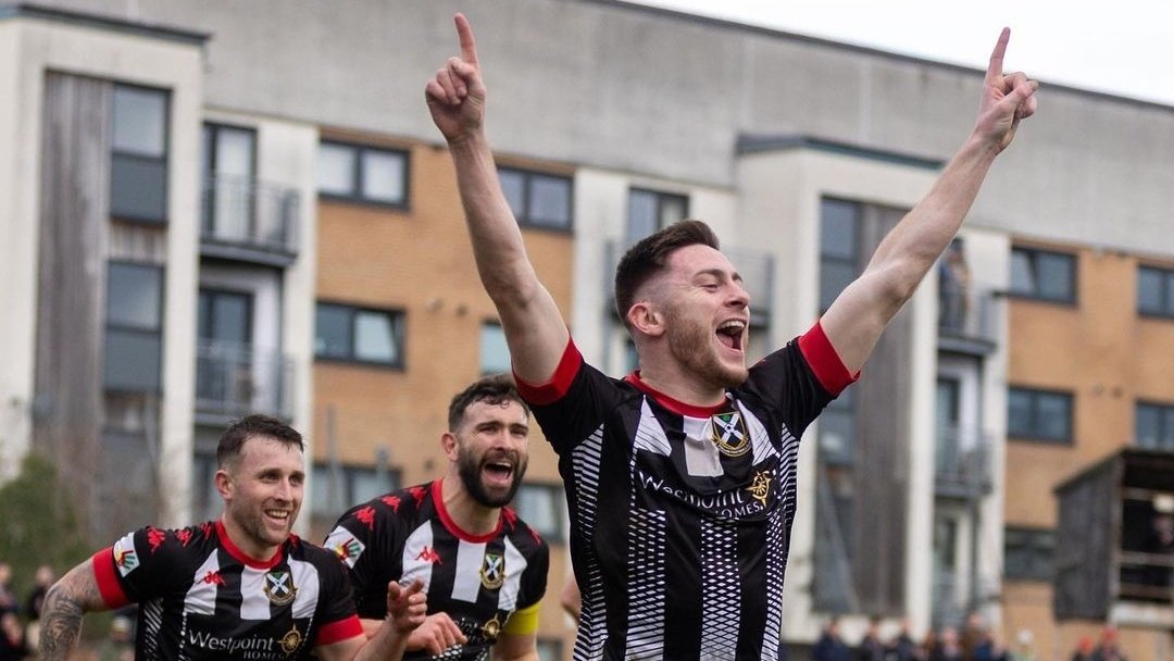 🏆🏃‍♂️ | Petershill ➡️ Clydebank ➡️ Gartcairn ➡️ Hurlford United ➡️ Auchinleck Talbot.

Next stop. Broadwood.

🎟 | tinyurl.com/WOSFinalTix

Let's bring the noise for the Southside's Local Team.

#MTLN