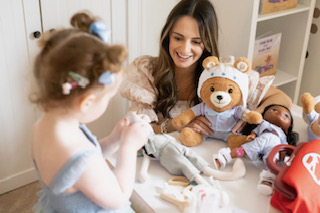 “I don’t have any advice for other parents, just lots of love.” Learn how Kate and her family navigated their daughter Charlotte’s #infantilespasms #epilepsy diagnosis and how Kate created Brave Bears and wrote a book to help other families. 💜 ow.ly/ifL750RnFnH