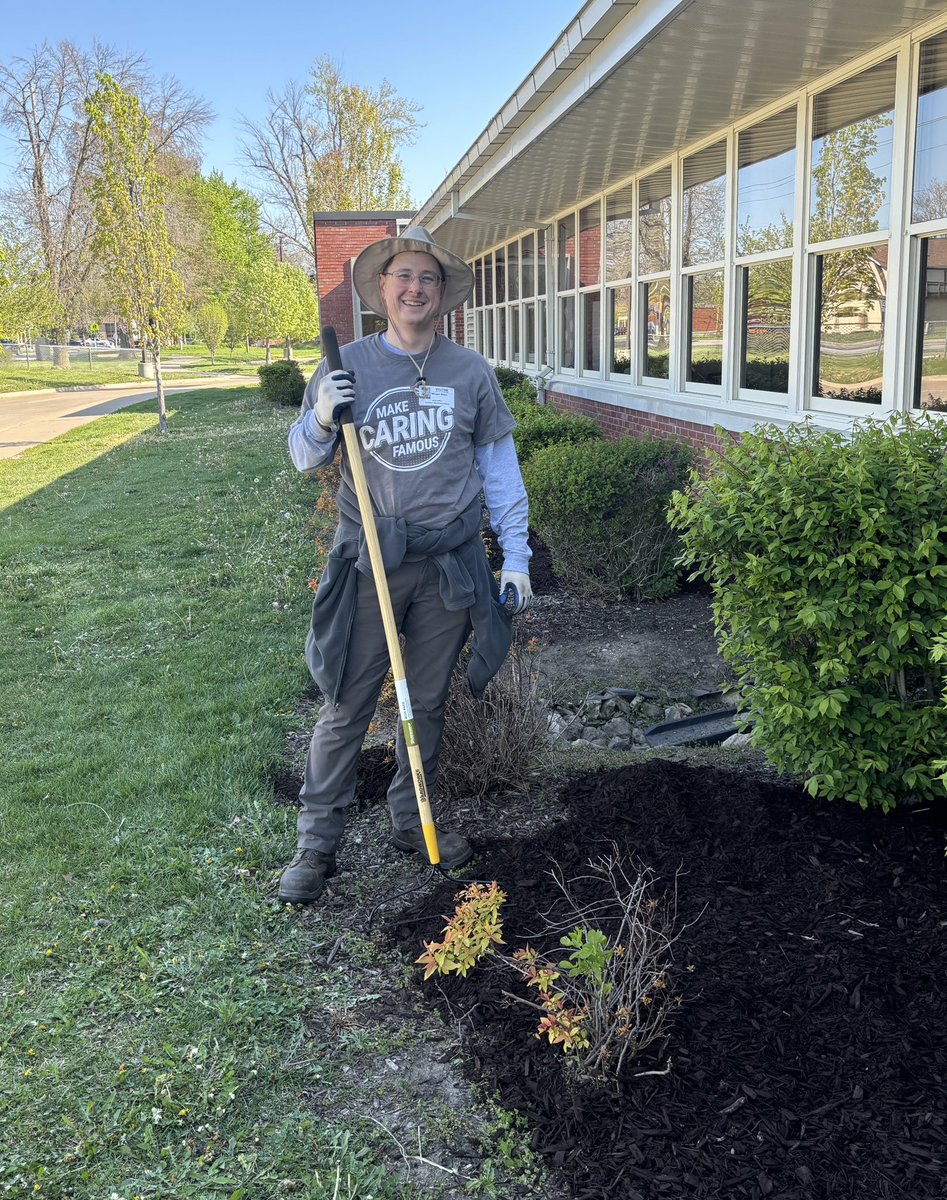 A big THANK YOU to these @UnitedWayQC Day of Caring volunteers for spreading mulch for us.  We appreciate you spending your day helping to make Hamilton a better place! #DayofCaring