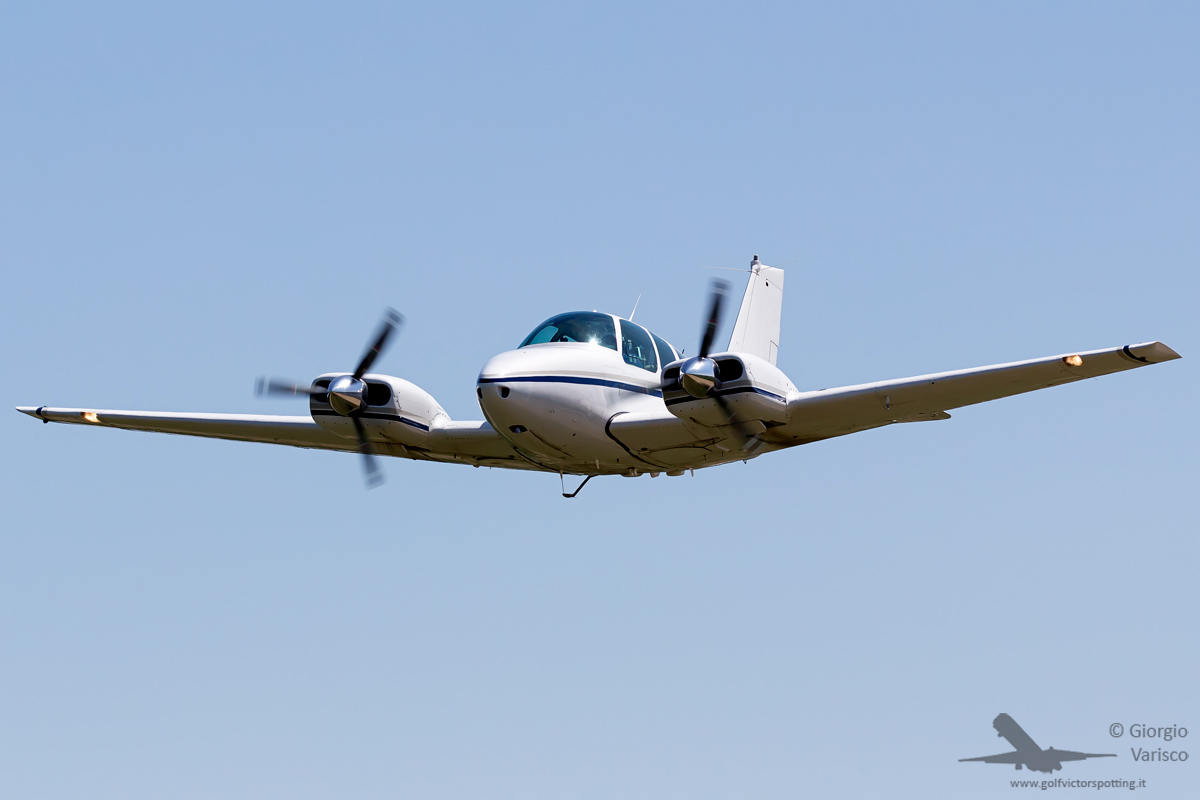 '@Beechcraft Baron at Historical Aircraft Group FlyParty 2023. Read the complete article here: golfvictorspotting.it/wp/?p=1206&lan… @TextronAviation #avgeek #planespotting #aviation