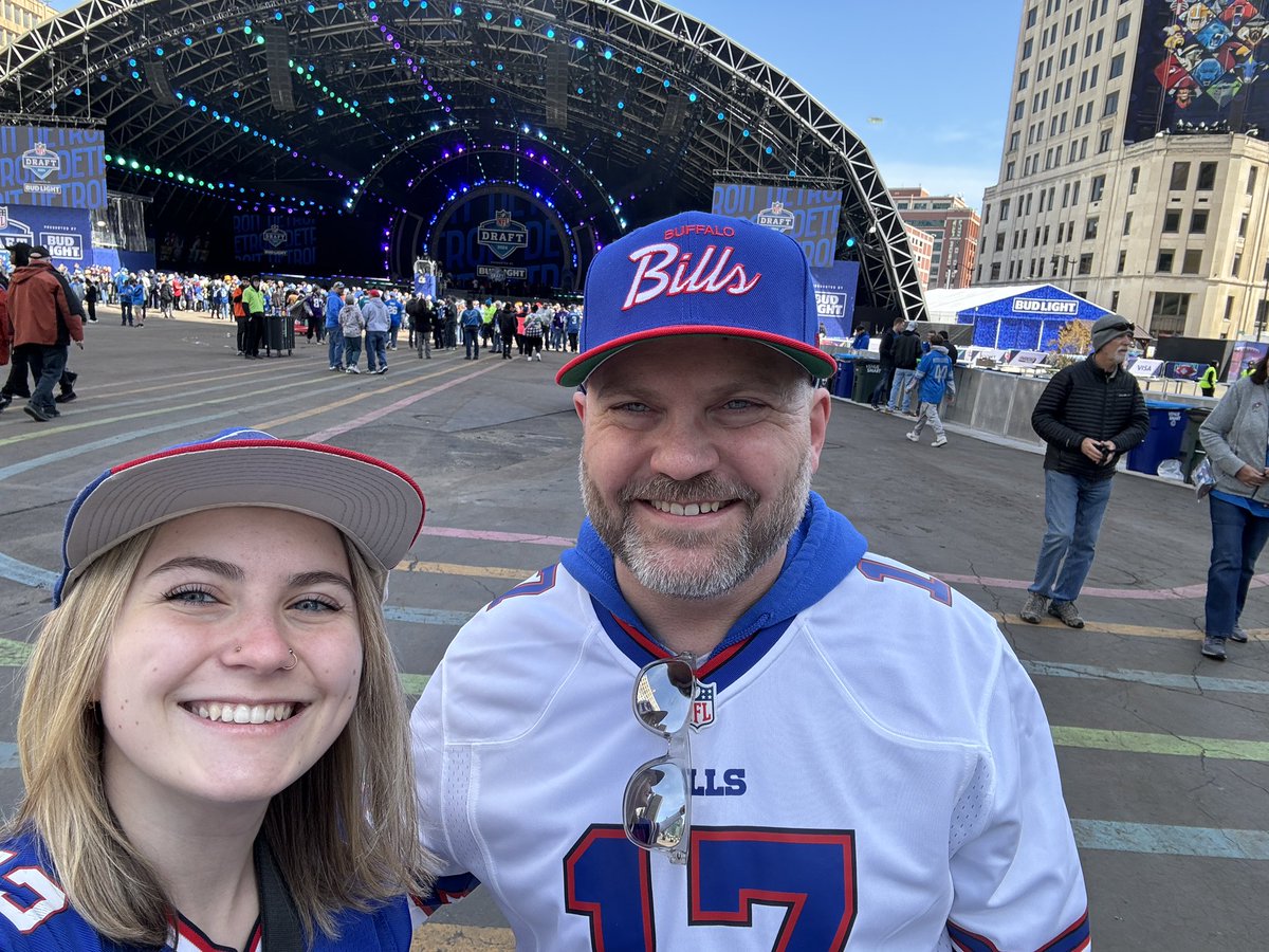 y - Del Reid 🦬 tweet media