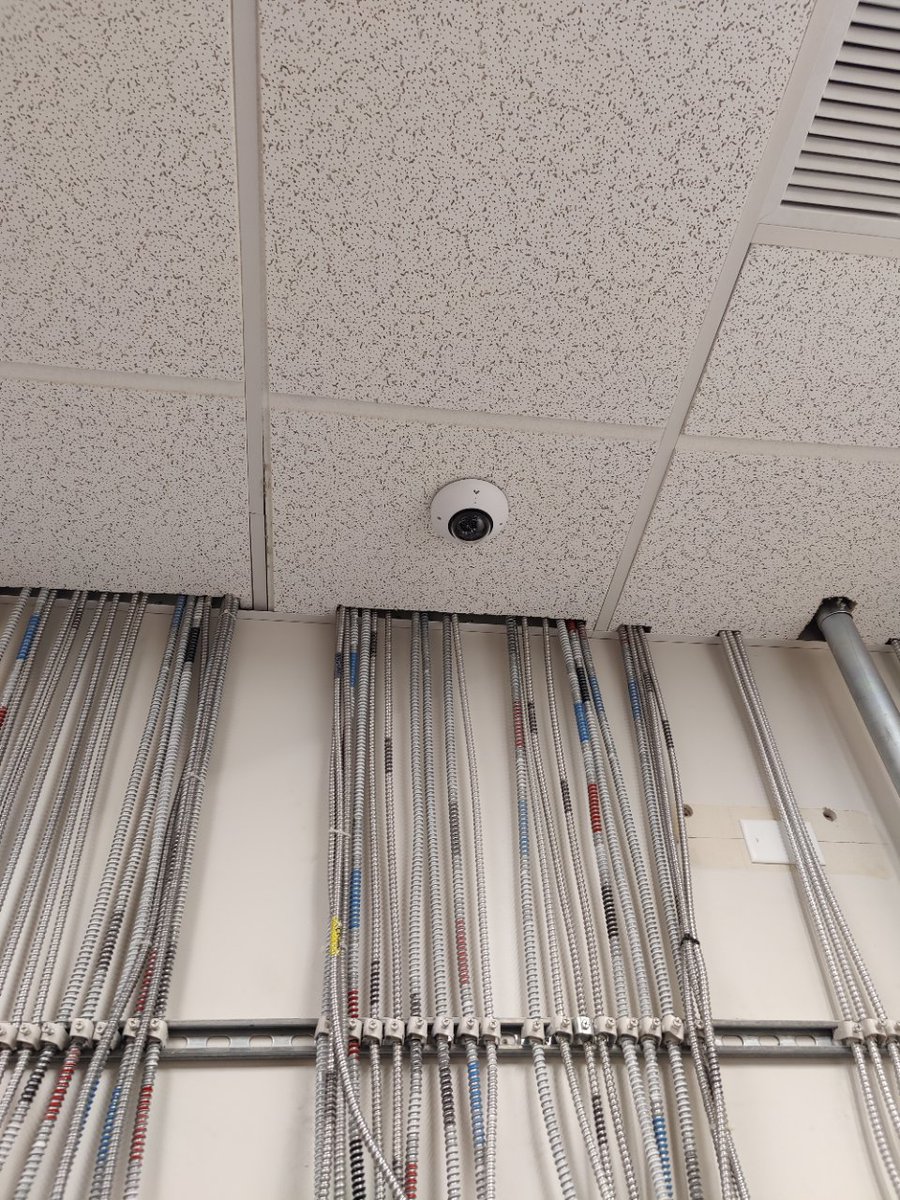 Installed 2 new security cameras inside this office's production area. Adjusted the angle for full scope and tested with the manager.

#JCCHelp #ITSupport #ITProject  #networksystem #internet #connectivity #installation #securitycameras #CCTV #indoorcamera