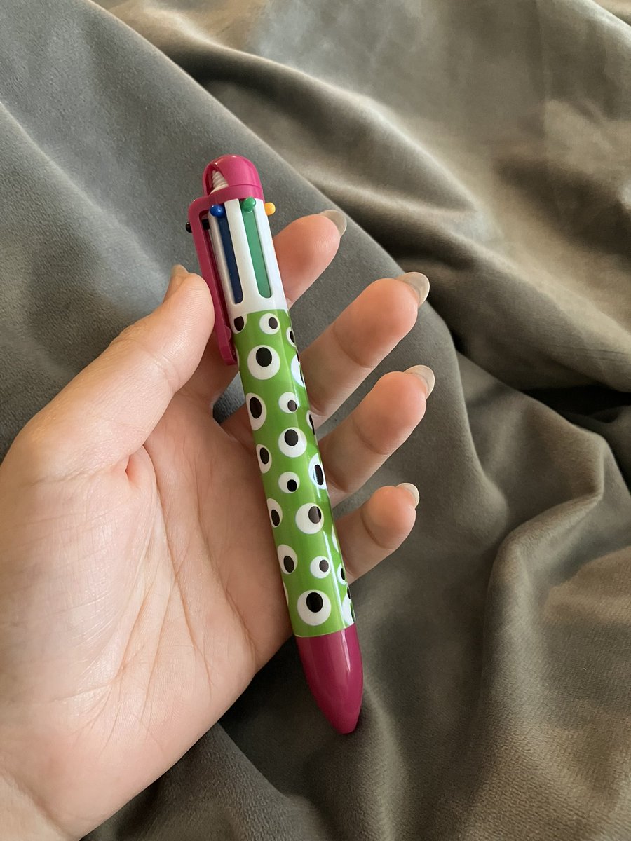 alright roxy nation do i bring the eyeball pen to my phlebotomy class ⁉️(poll in replies)