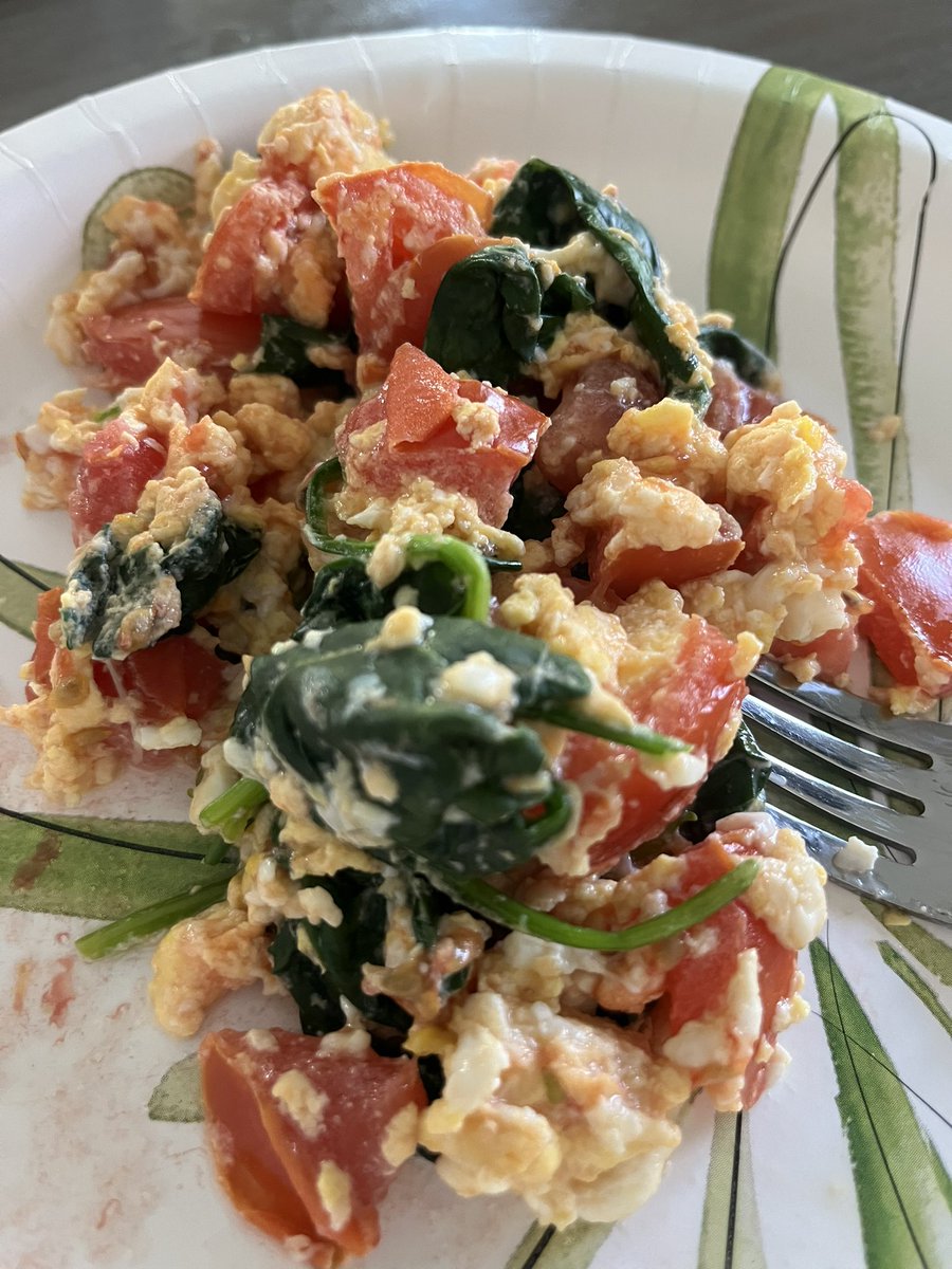 Breakfast today: spinach and tomato scramble 😋