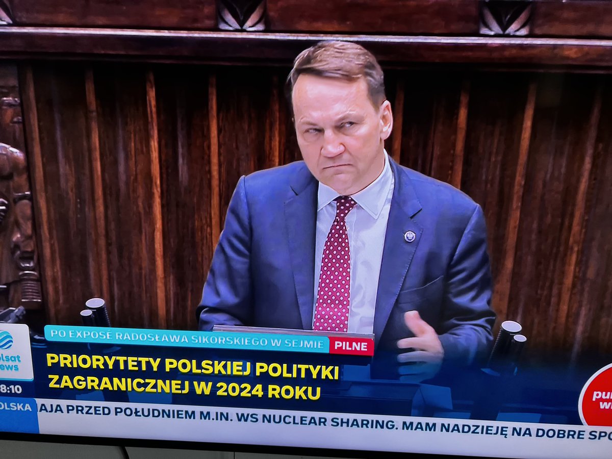 Cenckiewicz's tweet photo. Mam szczęście! Włączyłem po całym dniu TV a tu nasz jastrząb mówi o „paszkwilu” oderwanym od prawdy czyli filmie „Reset” - miło! Jeszcze chwilkę i będzie naukowo i w papierze :) a potem znów filmowo… ⁦@michalrachon⁩ ⁦@resettvp⁩ https://t.co/IyyX0qJhCE