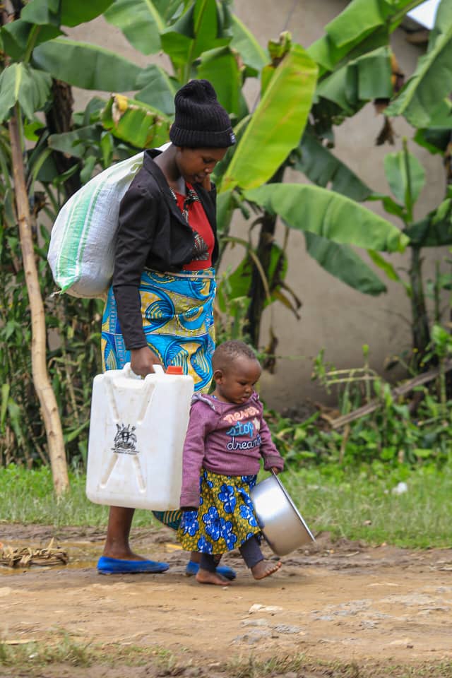 UgandaRedCross's tweet photo. In Kisoro today, we have distributed relief to families affected by heavy rains. 
120 families were considered following the assessment conducted.
Dr. Brian Kanaahe  - Director Disaster Risk Management apprentiated the role played by the Kisoro branch, the District Disaster Management Committee and community leaders, especially in conducting rapid assessments that enabled a faster response, in coordination with @OPMUganda.
@eu_echo @RodeKruis @opmdpm @DrBrianBilalK
