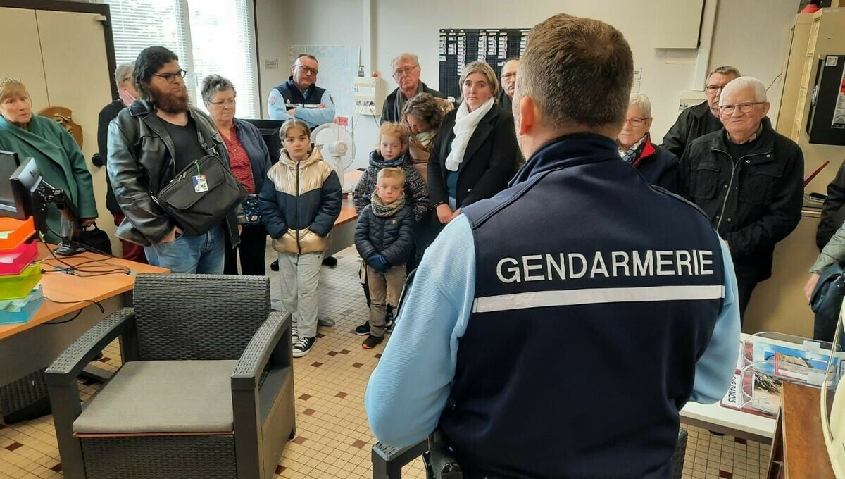 icimaine's tweet photo. EN IMAGES : une visite insolite à la gendarmerie de Mamers
➡️ https://t.co/upIPOw8mTm https://t.co/oO1CYjik3k