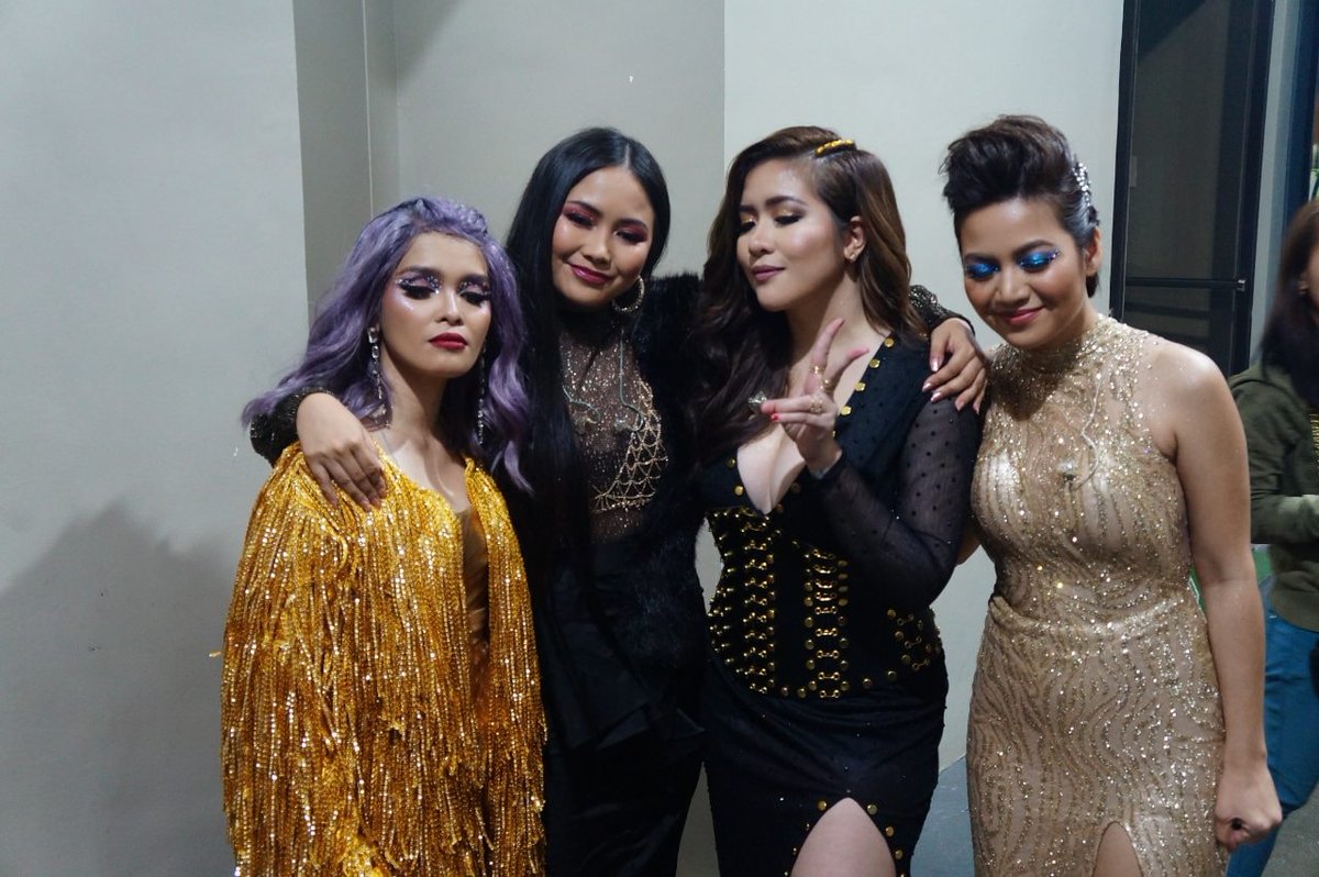 BINI22Bloomlets's tweet photo. Do we feel old seeing this: Lahat na sila ay Mrs. na!

Now they are:
KZ Tandingan-Monterde 
Yeng Constantino-Asuncion 
Melanie "Kyla" Calumpad-Alvarez
Angeline Quinto-Daquina https://t.co/DWBYYdvpke