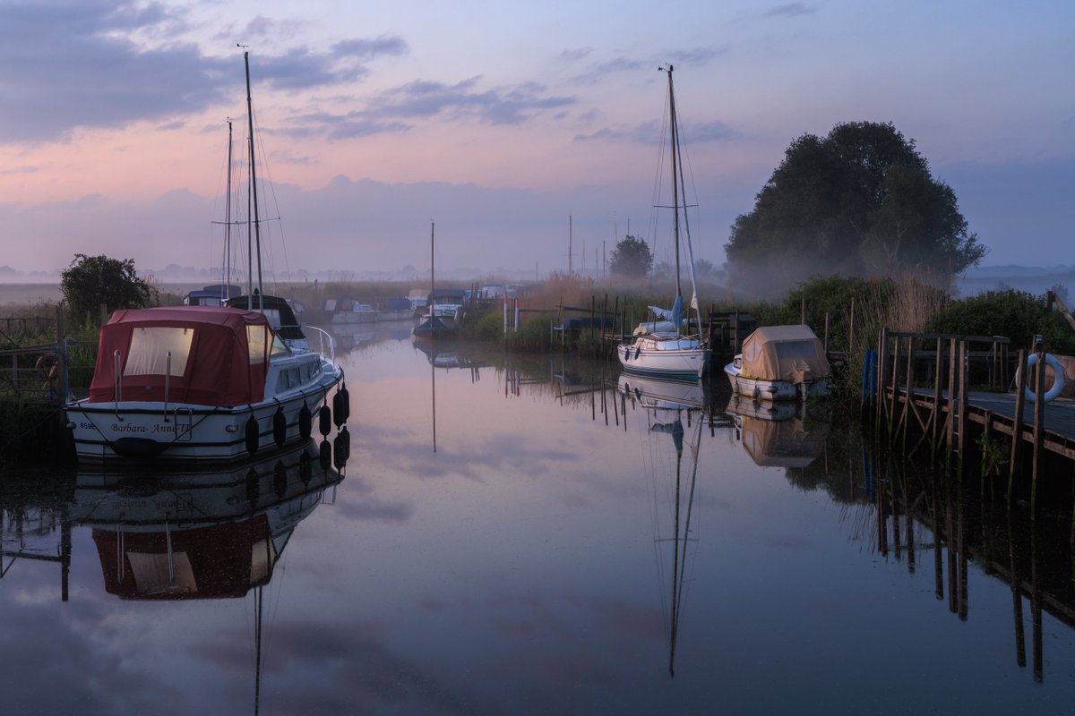 A beautifully atmospheric and misty scene captured on the Norfolk & Suffolk Broads. Would you like to spend a night afloat here, taking in the gentle view, watching the changing clouds evaporate and listening to the distant calls of geese, ducks and coots? 💙 📷 @justin_minns