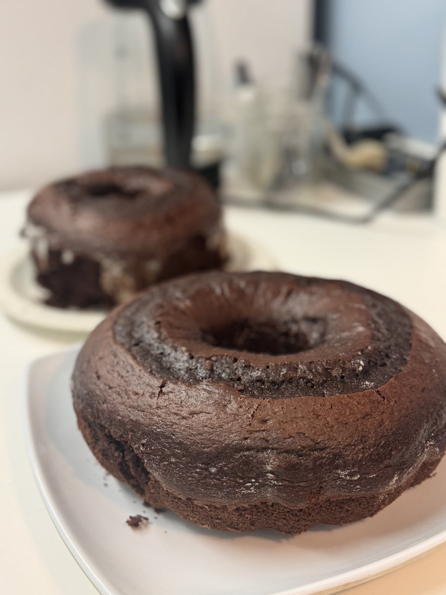 Sincere thanks to our good friends at @Xroadsforwomen for inviting our volunteers to prepare dinner at the transition home for DV / IPV survivors yesterday. They enjoyed making spaghetti, parmesan bread, and our Office Lead Partner's special chocolate cake! #MCPartnersOnPurpose