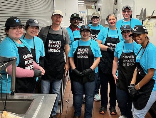 On Wednesday morning we welcomed 10 energetic employees from Charles Schwab who served nearly 400 plates of food to guests of the Mission! Thank you for joining us during volunteer appreciation week! ❤️ #ChangingLives #HopeStartsHere #Schwab4Good