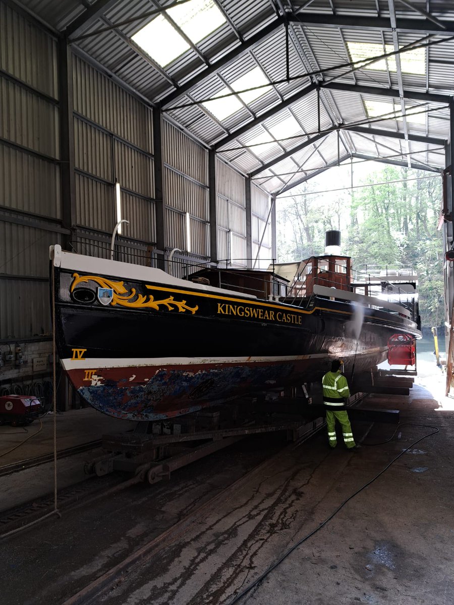 A little behind the scenes, giving some TLC to the beautiful Paddlesteamer Kingswear Castle earlier this week.

Afterall, she is 100 years old this year. 🩷

#dartmouthsteamrailway #dartmouthriverboats #Paddlesteamer #KingswearCastle