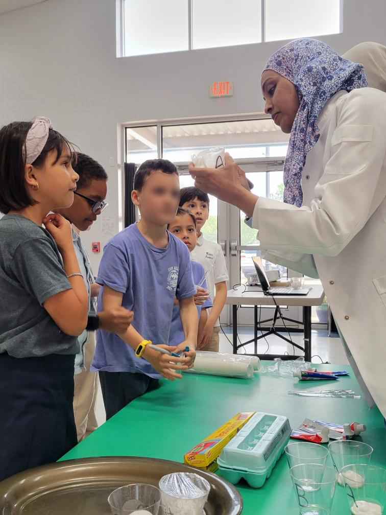 MontessoriHTX's tweet image. Last week, Yara Abdulla generously gave her time to teach our #LowerElementary #students about the importance of good #dentalhealth! 😁 Not only is Yara passionate about #dentalhygiene, but her daughter is also an aspiring #dentist! 🦷💫

We love our egg-cellent #community! 🙏✨