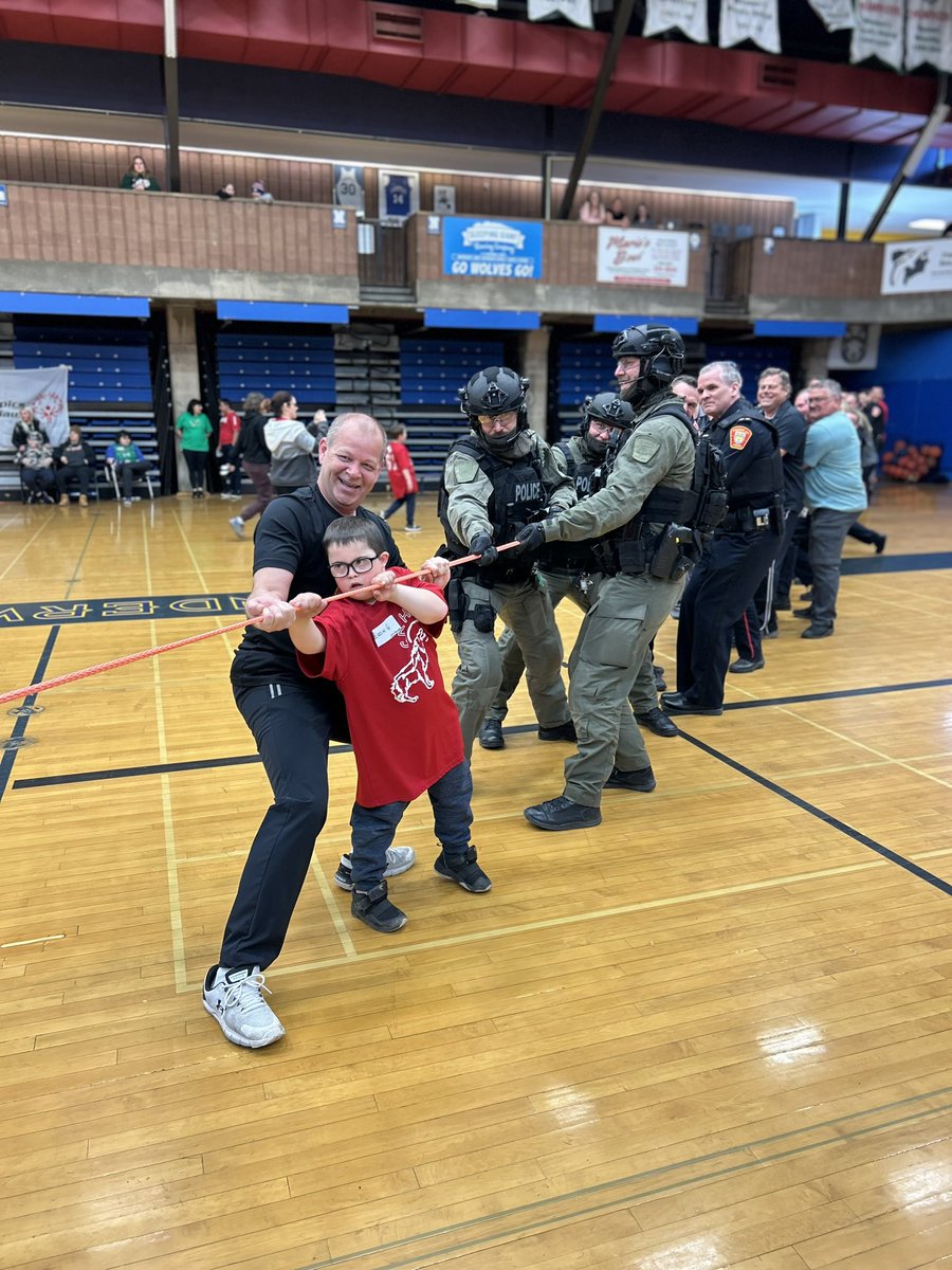 Amazing day at the @SOOntario #ThunderBay Sports Festival. Over 250 elementary school students participating, and as always, incredible support by @torchrunontario