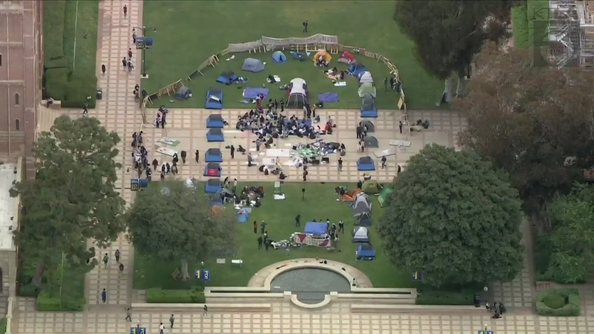 #DEVELOPING: Pro-Palestinian demonstrators have formed an encampment on the campus of UCLA.