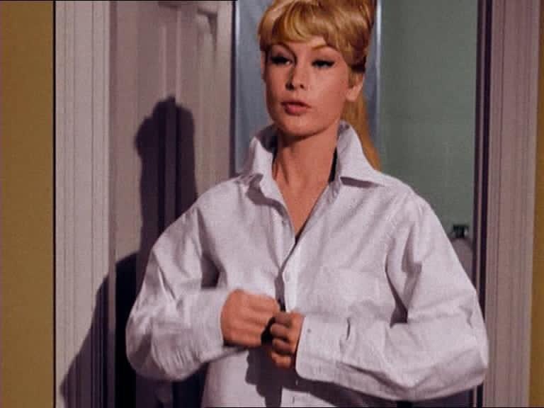 What, no picture of #BarbaraEden as Jeannie on the timeline? That can’t be right.