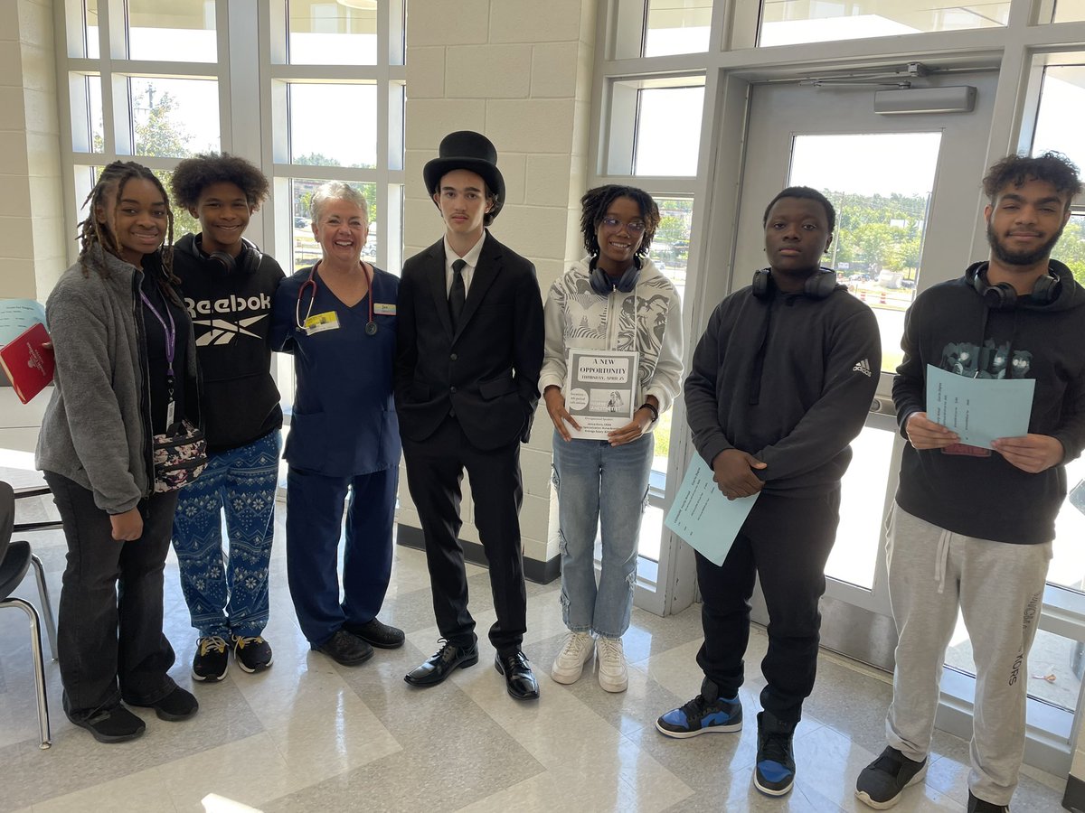 nate_innovate's tweet photo. Loved having Nurse Jan come to speak w @rvhs @AVIDRVHS students today on her fascinating field.

$200k/yr? 💰 Flexible hours ⏰ Always in demand 🙏… !!!

This prototype comes from #R2Hacks2024 team “Job Opportunities” so great work in planning and executing, students! https://t.co/DL2fdH8fTV