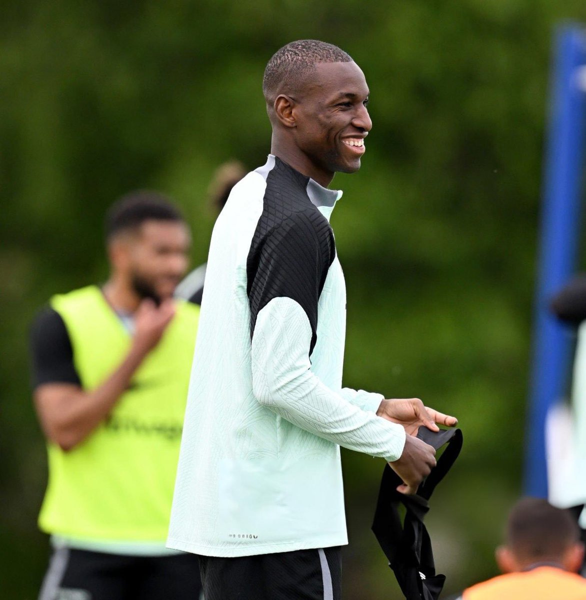 lnstantFoot's tweet photo. Nouvelle coiffure pour Nicolas Jackson avec Chelsea. 🇸🇳💇‍♂️ https://t.co/bnrhUQyhRC