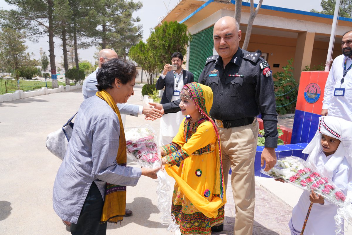 UNDP_Pakistan's tweet photo. In her mission to Pakistan, @UN Assistant Secretary General & @UNDPasiapac Regional Director @KanniWignaraja and #UNDPinPakistan Resident Representative @SamuelRizk met with Commandant of the Police Training College Quetta, Deputy Inspector General Ashfaq Alam Khan and visited Police Training College (PTC) Quetta.

Implemented by #UNDPinPakistan Rule of Law Programme, PTC Quetta Extension is the largest construction project funded by @StateINL in Balochistan.