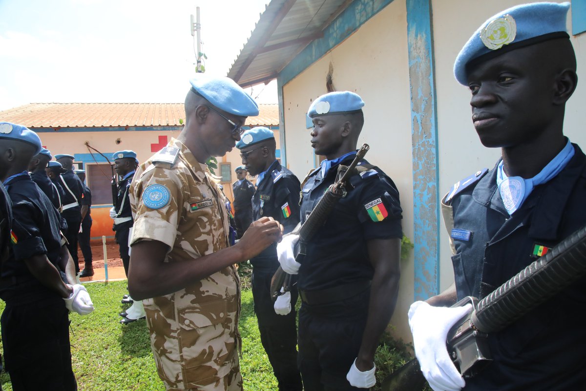 Today, 25/04, the Acting Head @UNPOL #MINUSCA General of Police Fidèle TOE, honored 180 with the UN medal to 180 personnel including 33 women of the 🇸🇳Formed Police Unit2 in Berberati🇨🇫. This decoration rewards their commitment in the protection of civilians🇨🇫.