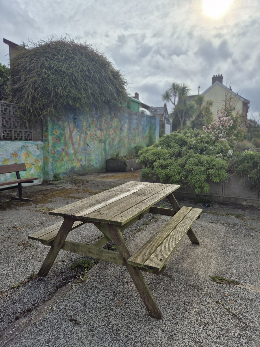 Thanks to local resident Rochelle for donating this picnic bench to the garden! Looking forward to seeing lots of you enjoying a rest in the sun!