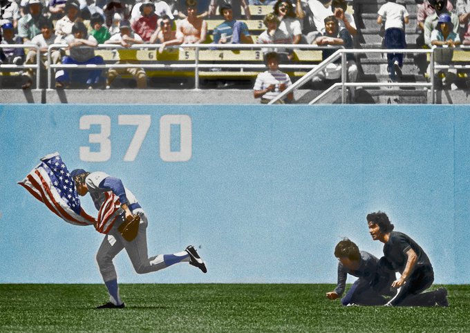 On this date April 25 in 1976, Rick Monday rescued the U.S. flag from two men who tried to set it on fire in the outfield at Dodger Stadium. Photo source: Los Angeles Public Library. #BaseballGuterman #OTD ⚾️