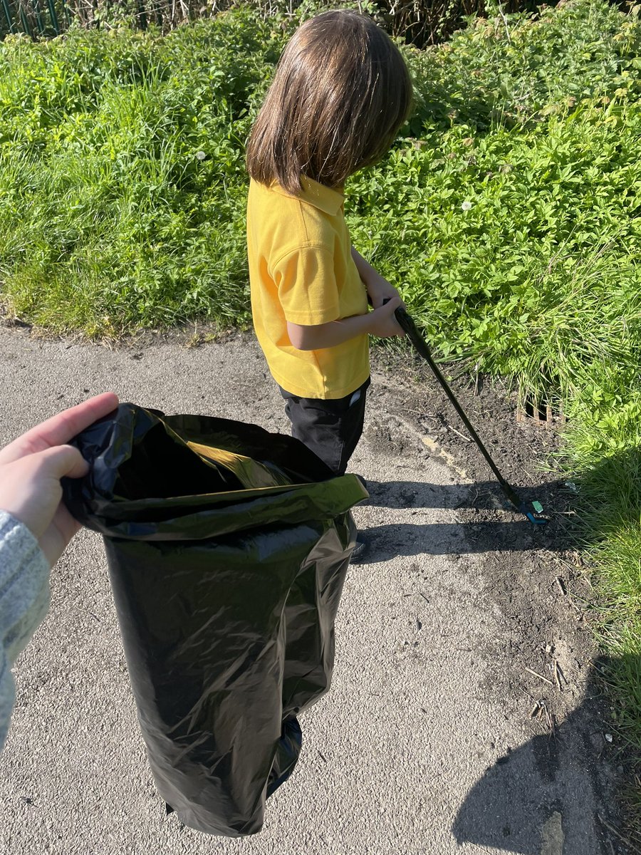 This member of Team Elm has a real passion for keeping the environment clean and tidy “to save the animals from getting trapped or eating plastic”. Today we picked litter from the playground 🚯🗑️@PSTLHS @ECOLHS1 @MsWilsonLHS