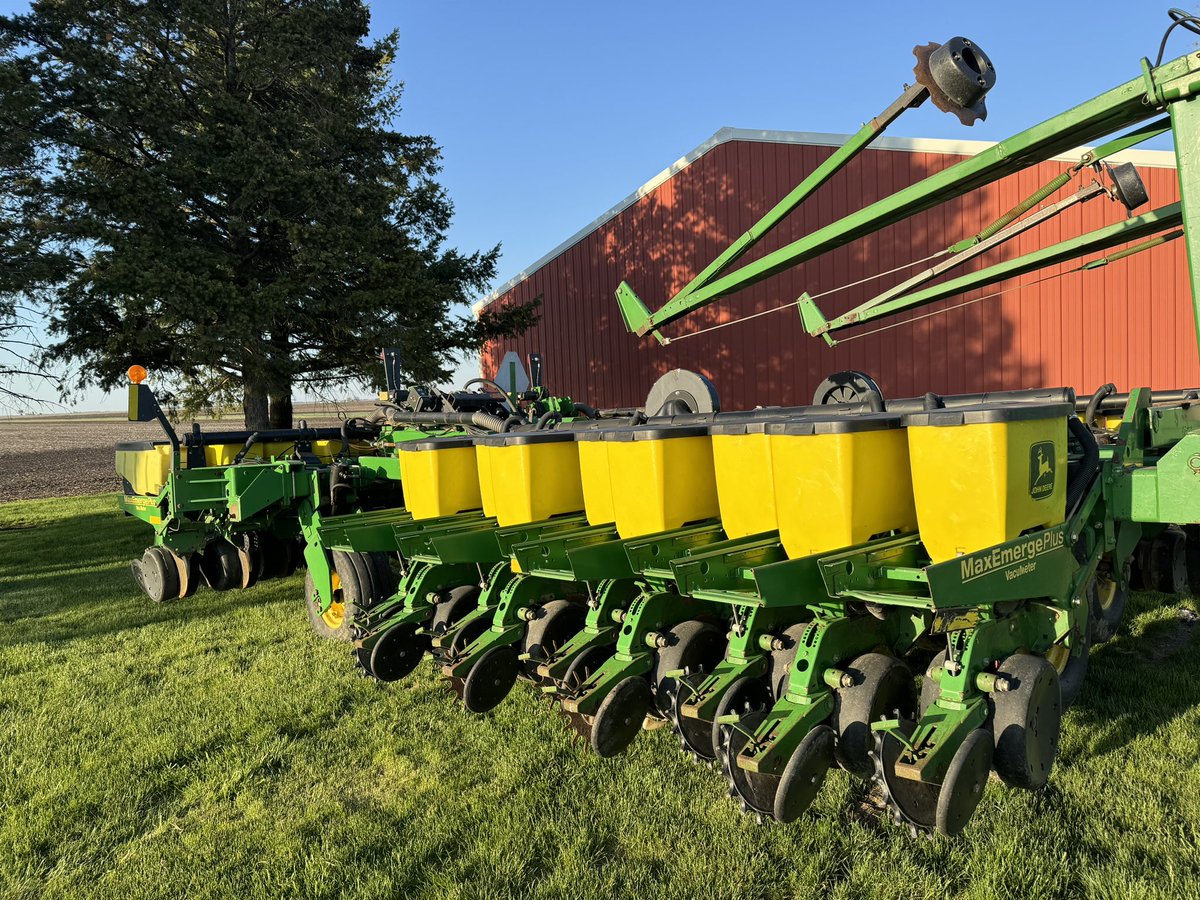 For Sale: 2000 JD 1780 16/31 Max Emerge Plus Vac Meter Planter. Located in western Illinois. More info below. Asking $19,500. Contact myself or <a href="/bryarnold/">Bryan Arnold</a>