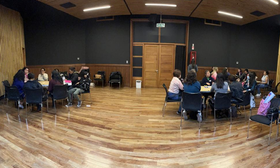 VicariaPSC's tweet image. Ayer compartimos este Espacio de Encuentro y Diálogo Intercultural entre Mujeres, oportunidad para el diálogo entre mujeres migrantes y nacionales sobre violencia y discriminación, niñez y crianza, salud y cuidados
@Muni_Stgo 
@Muni_Maipu 
#Fasic 
@FScalabriniCL 
@MuniLoPrado