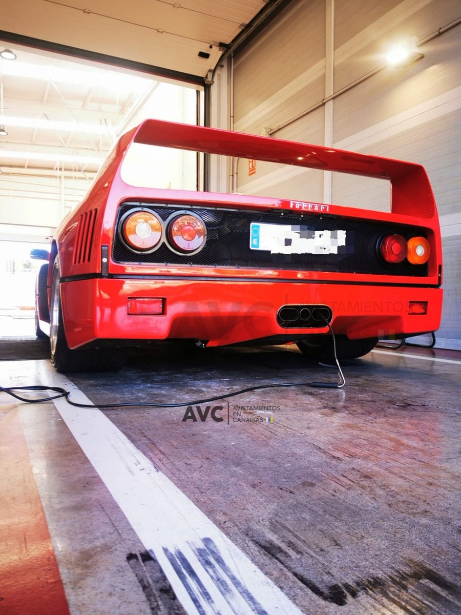 AVC_canarias's tweet photo. #Ferrari #F40 #FerrariF40 #Tenerife https://t.co/eLsvswM6bX