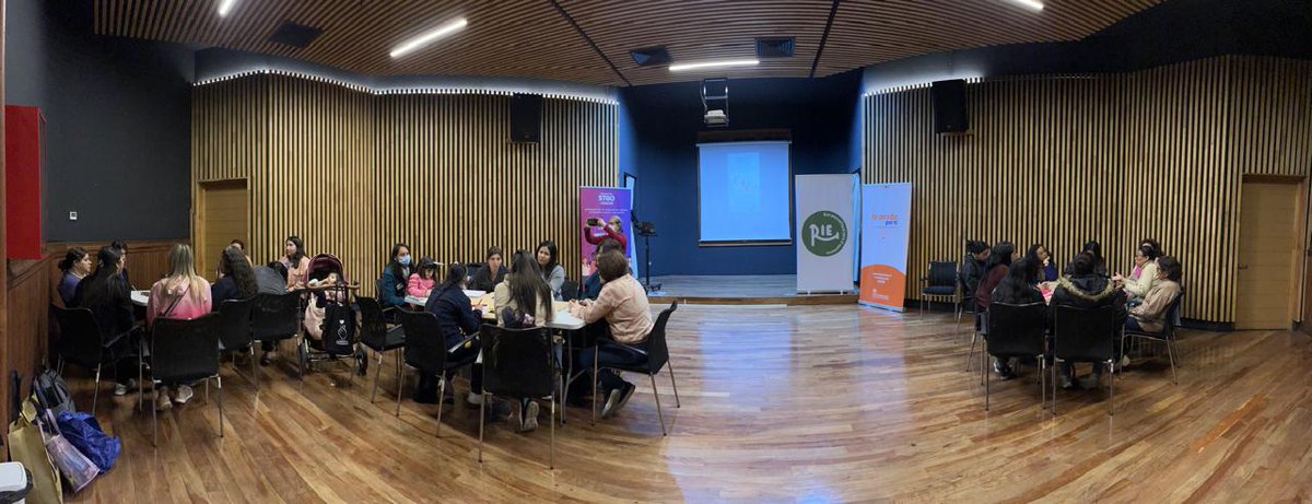 VicariaPSC's tweet image. Ayer compartimos este Espacio de Encuentro y Diálogo Intercultural entre Mujeres, oportunidad para el diálogo entre mujeres migrantes y nacionales sobre violencia y discriminación, niñez y crianza, salud y cuidados
@Muni_Stgo 
@Muni_Maipu 
#Fasic 
@FScalabriniCL 
@MuniLoPrado